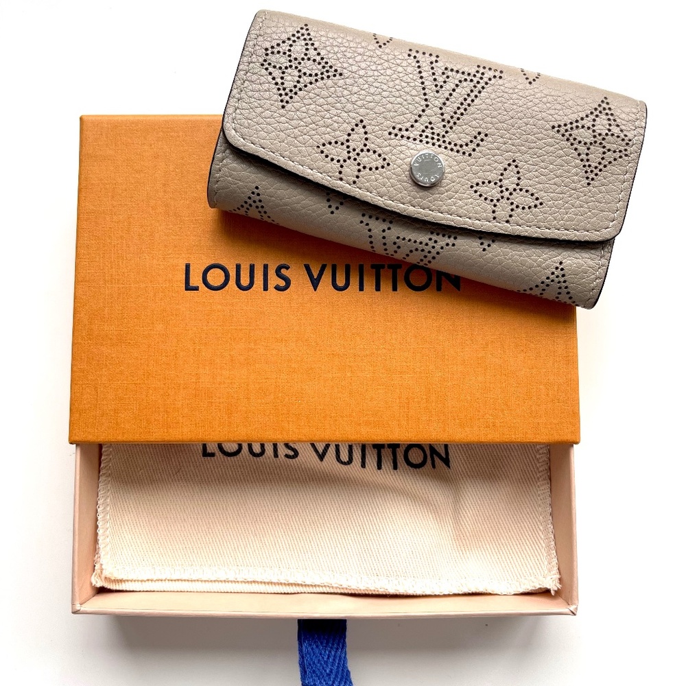 Louis Vuitton 4 Key Holder (Mahina Leather)